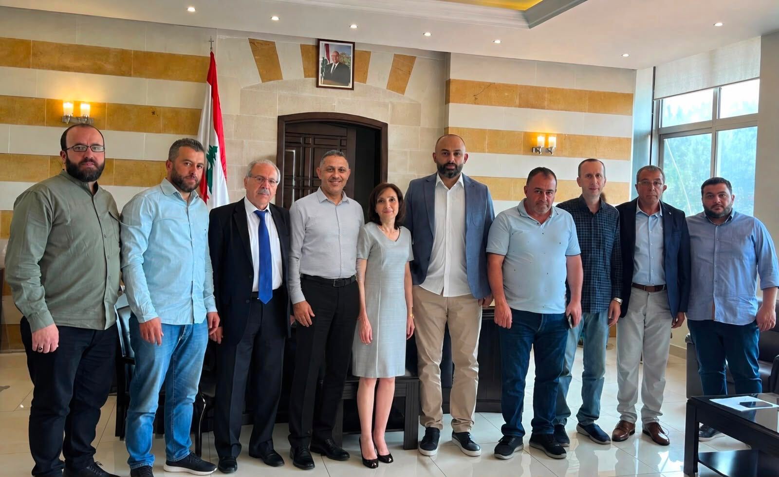 صورة جماعية للمجلس البلدي في كيفون خلال لقاء مع القائمقام